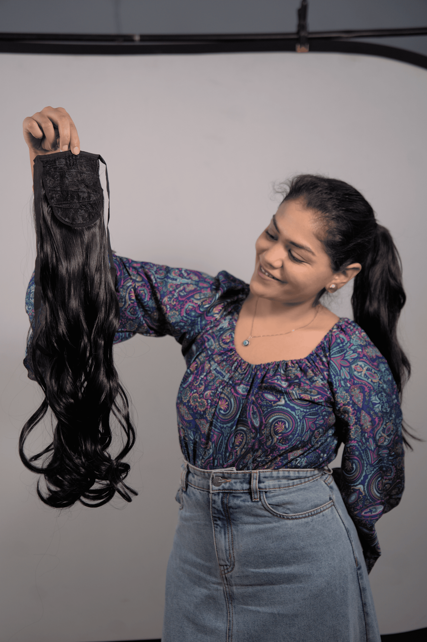 Black Wavy Pony